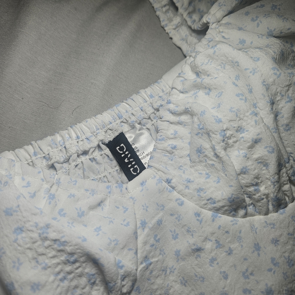 H&M Divided White Puff-Sleeve Mini Dress With Baby Blue Floral Pattern - Picture 3 of 3